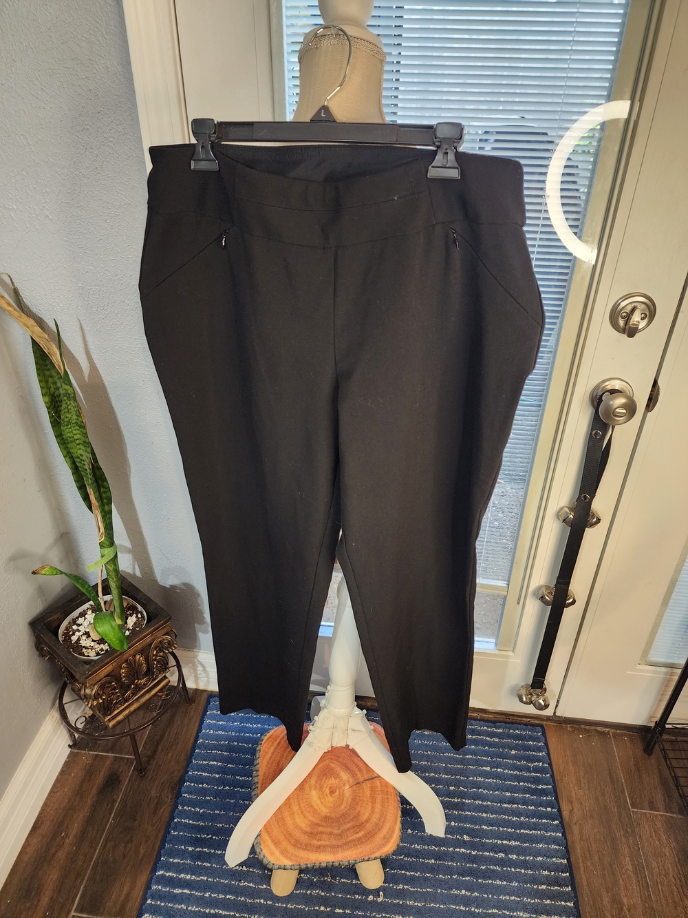 Investments Black Straight-Leg Ponte Pull-On Pants